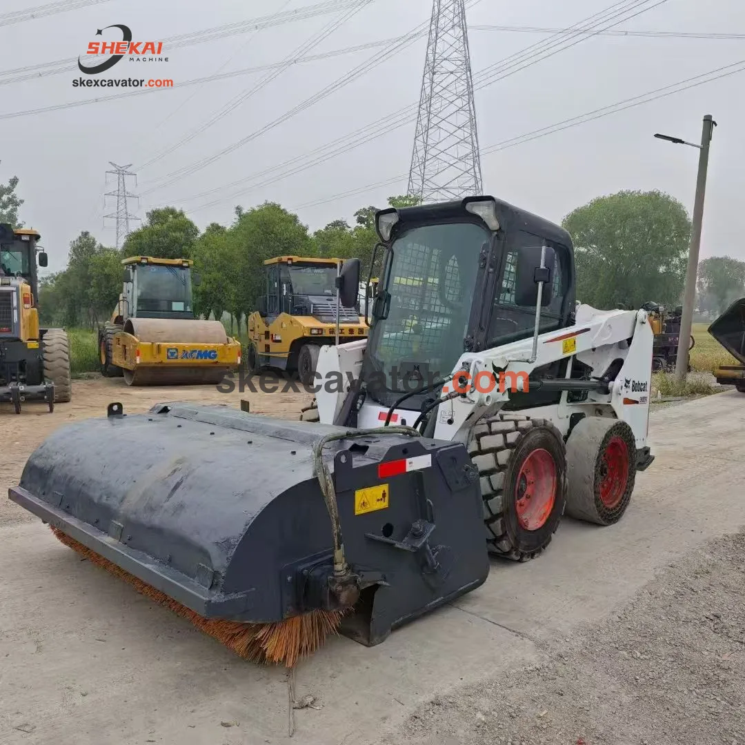 Used Bobcat S550 Skid Steer Loader with Hydraulic Rotary Broom for sale - photo 4