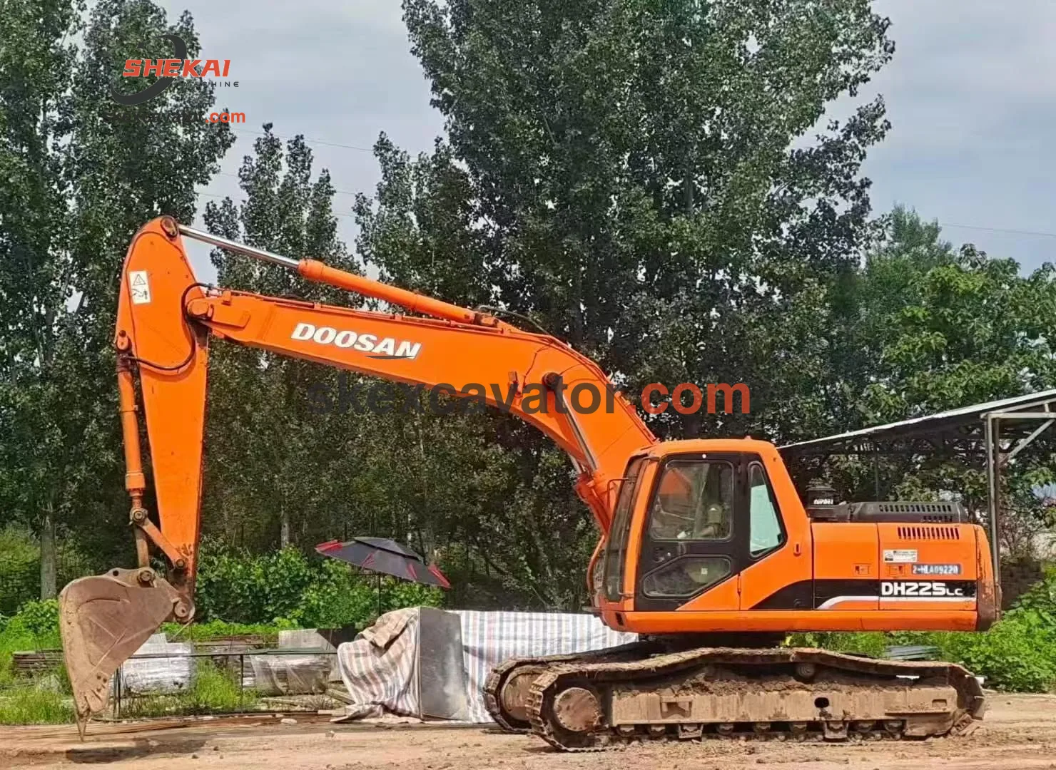 Used Doosan DH225-7 Crawler Excavator for sale - photo 2