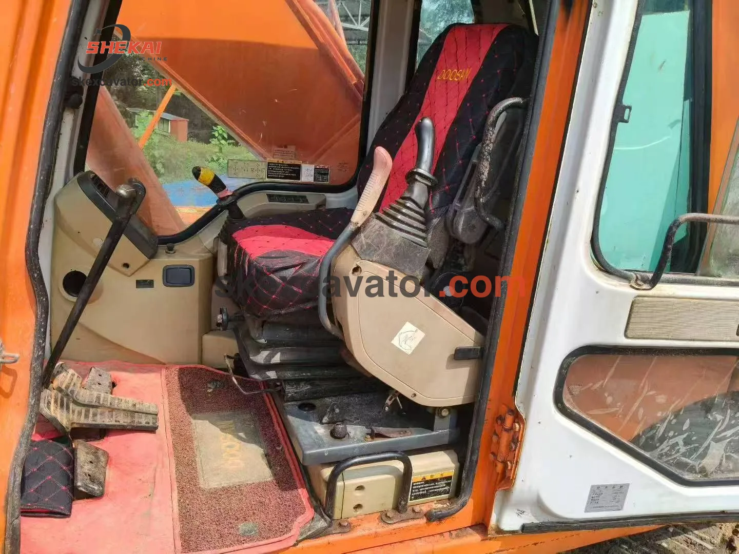 Used Doosan DH225-7 Crawler Excavator for sale - photo 6