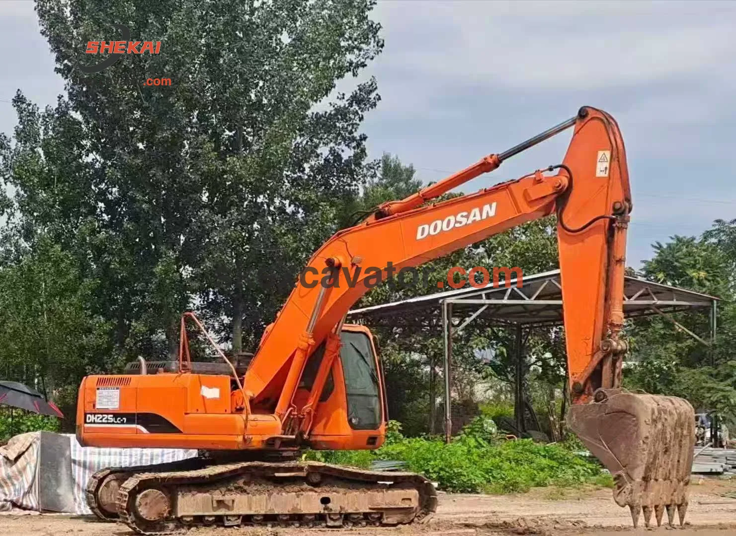 Used Doosan DH225-7 Crawler Excavator for sale - photo 7