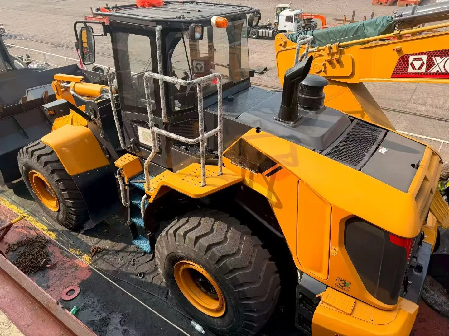 Wheel loader craned onto the vessel deck during break bulk loading